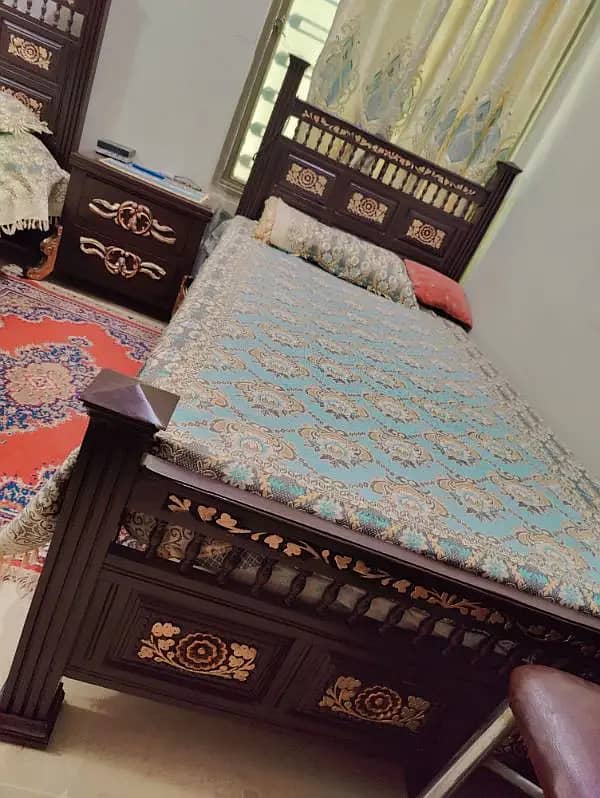 Chinioti Wooden Beds with mid table. . . 4