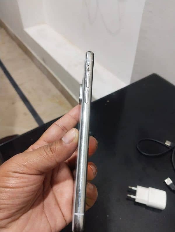 iphone x 64gb factory kbhi kbhi Sim work krti ha 4