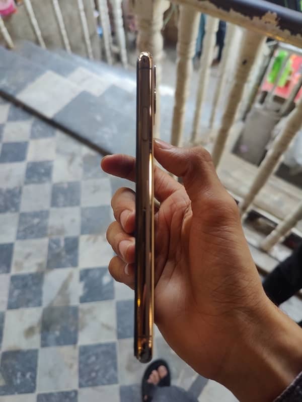 iphone 11 pro max 256gb pta approved 5