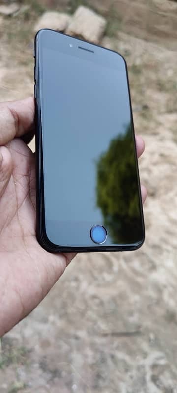 iphone se 2020 black colour with box 03067182767 watsapp only 1