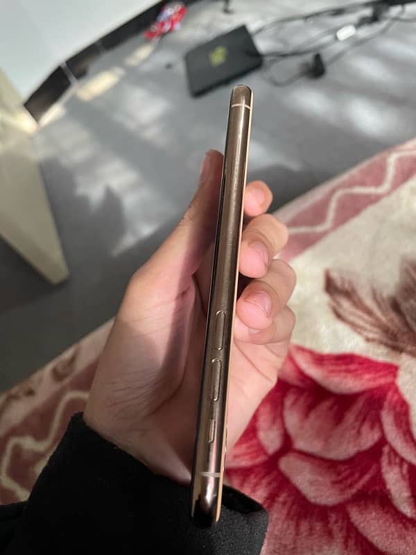 IPHONE 11 PRO 6