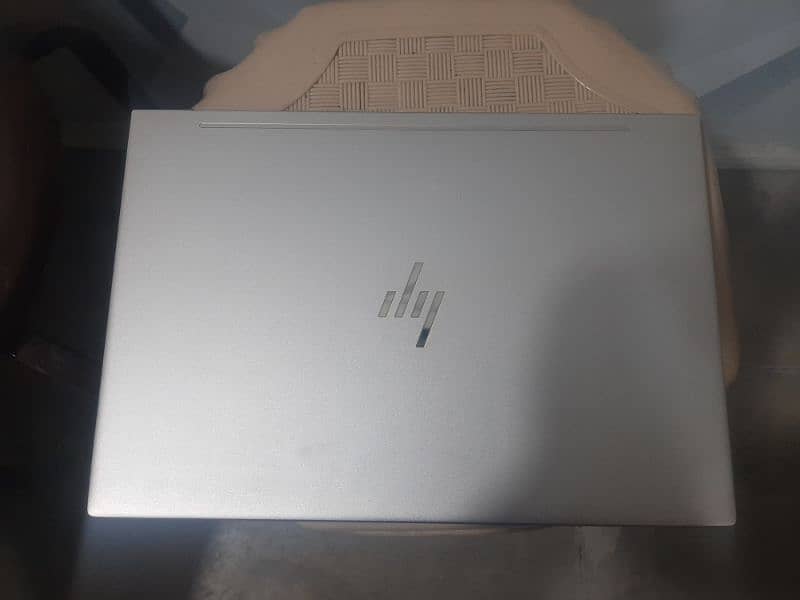 hp Envy laptop i5 8jin 7