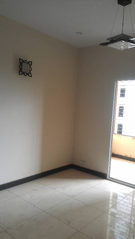 three bed dd well maintained apartment for rent in johar 7