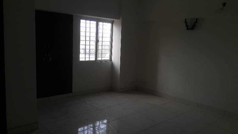 three bed dd well maintained apartment for rent in johar 13