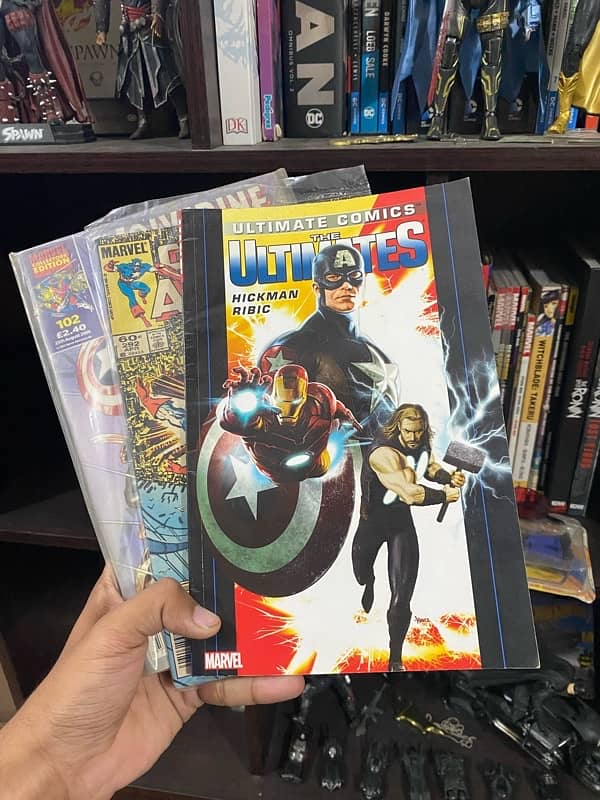 marvel comics dc and darkhorse Comicbooks and art books for sale 0