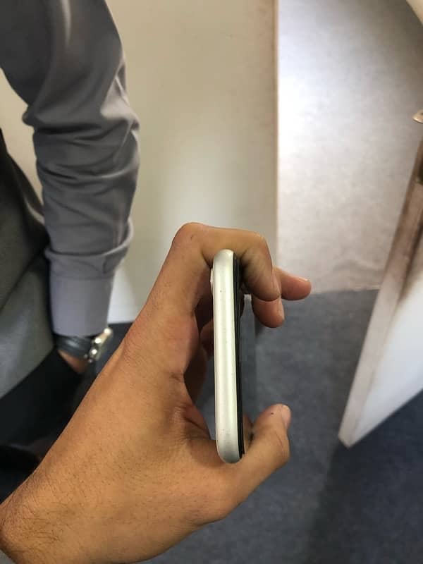 iphone xr 64 jb pta prove with box 5