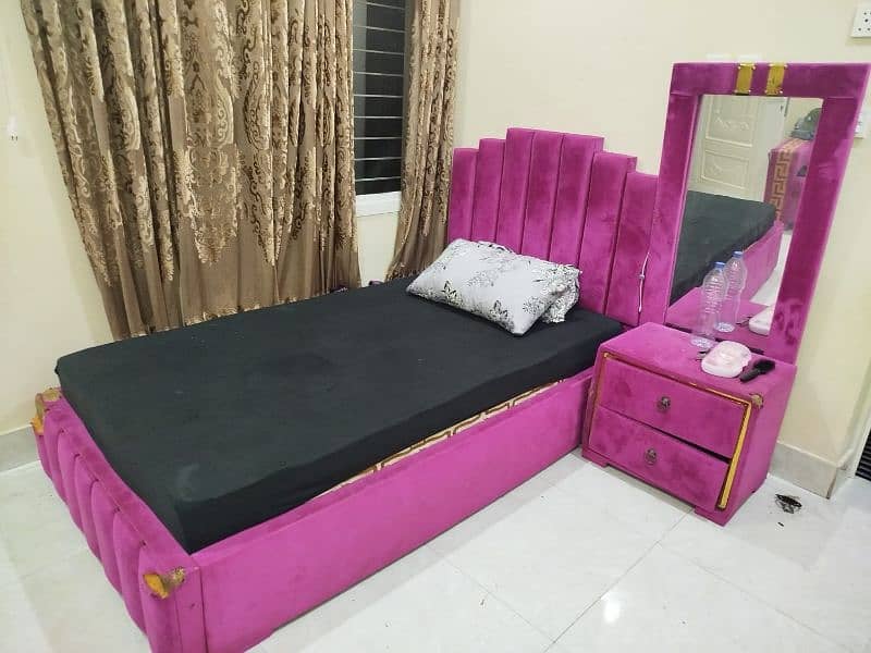 single Bed set sofa mirror  table 0