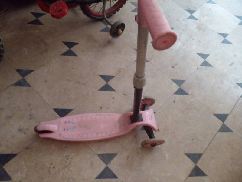 Pink scooty for girls 0