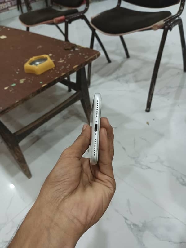 iPhone 8 plus ,,PTA proved ,,,64 GB 3