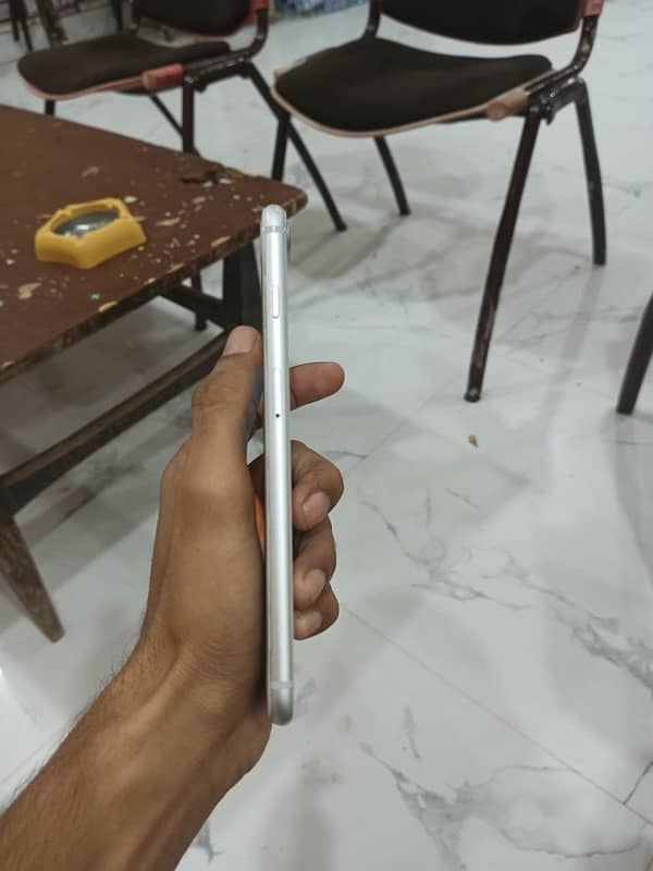 iPhone 8 plus ,,PTA proved ,,,64 GB 4