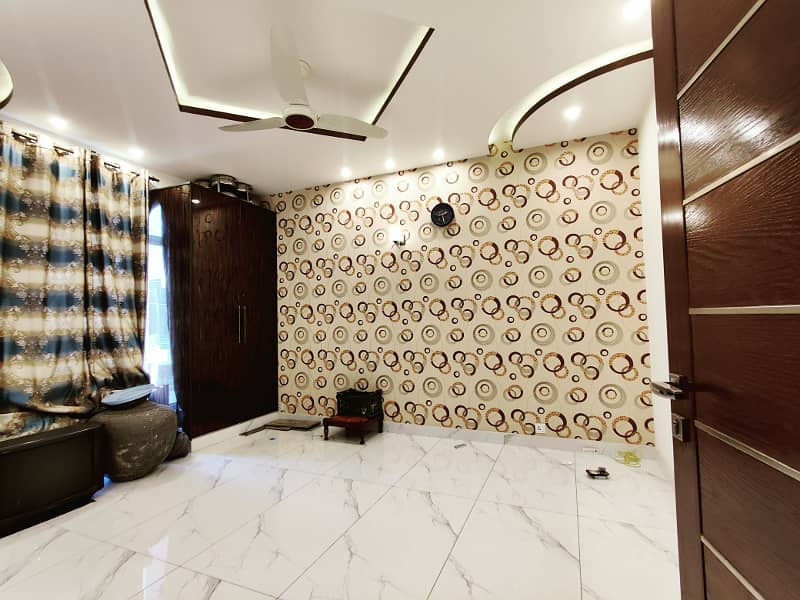 Prime Location 10 Marla 3 Bedroom Upper Portion Classic Design House For Rent In Statelife Housing Society Lahore 5