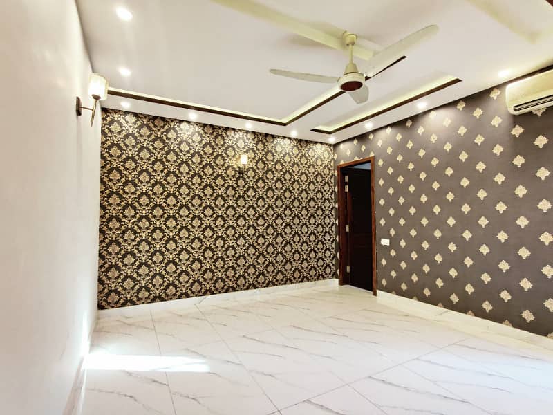 Prime Location 10 Marla 3 Bedroom Upper Portion Classic Design House For Rent In Statelife Housing Society Lahore 7