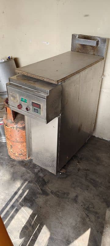 3 month use gas fryer 0