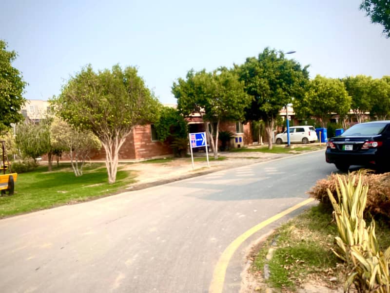 8 marla plot for sale in zinia block, bahria nasheman main feerouzepur rood lahore lda approved socity 0