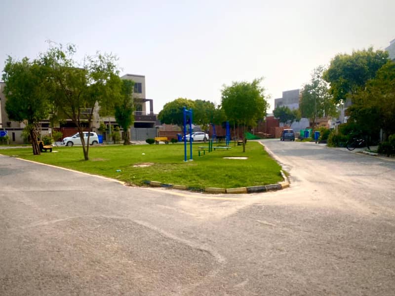 8 marla plot for sale in zinia block, bahria nasheman main feerouzepur rood lahore lda approved socity 2