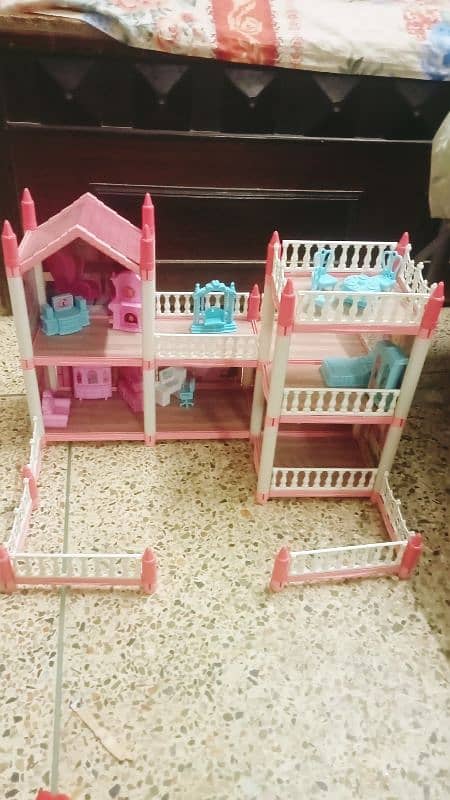 Doll house 0