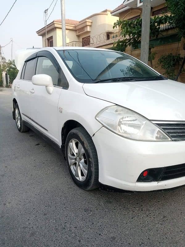 Nissan Tiida 2012 3