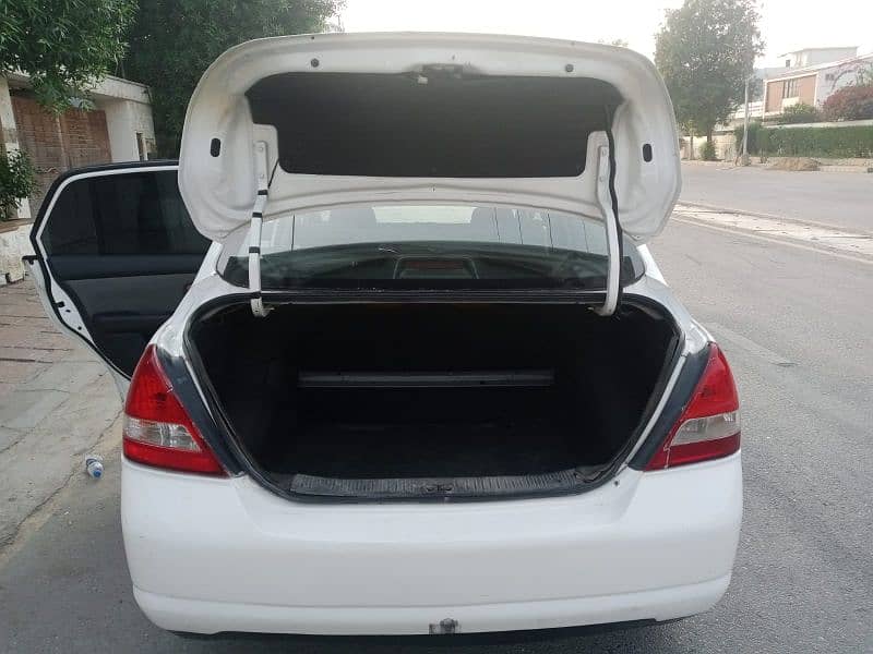 Nissan Tiida 2012 19