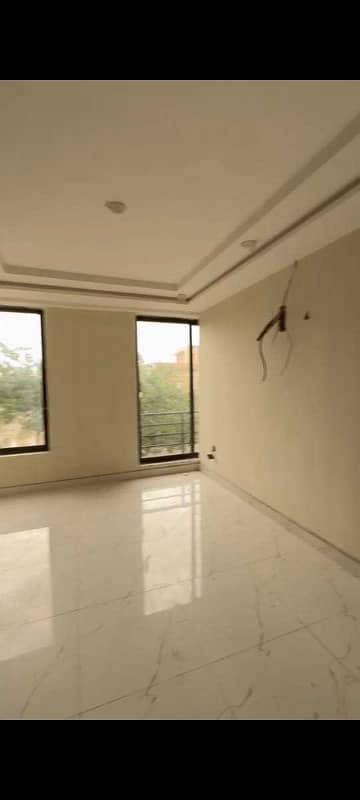 1BED APORTMENT IS AVAILABLE FOR Sale IN SECTOR E IQBAL BLOCK BAHRIA TOWN LAHORE 5