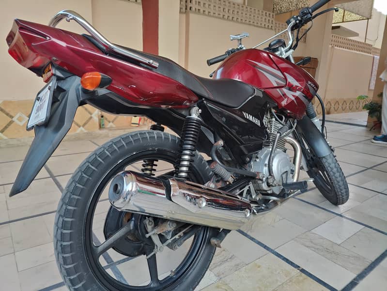 YAMAHA 125G Imported Model RED Genion condition (Karachi No. ) 4