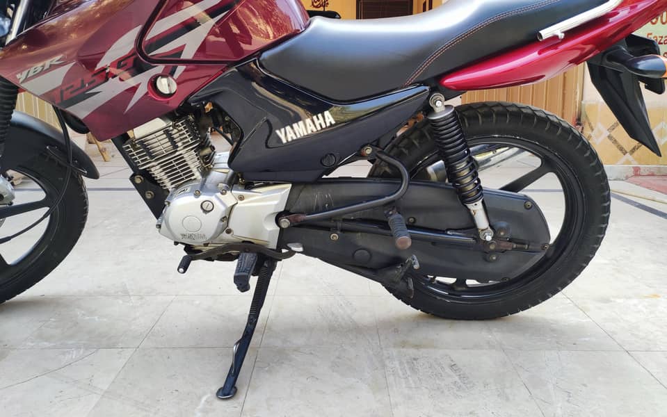 YAMAHA 125G Imported Model RED Genion condition (Karachi No. ) 10