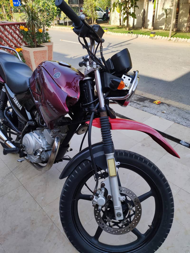 YAMAHA 125G Imported Model RED Genion condition (Karachi No. ) 12