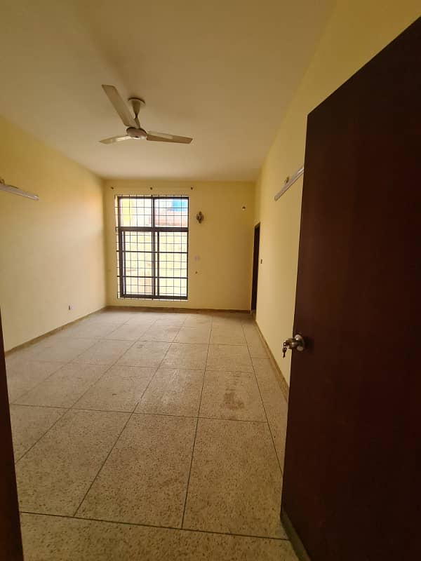 10MARLA DOUBLE STOREY HOUSE FOR RENT IN ALLAMA IQBAL TOWN 5