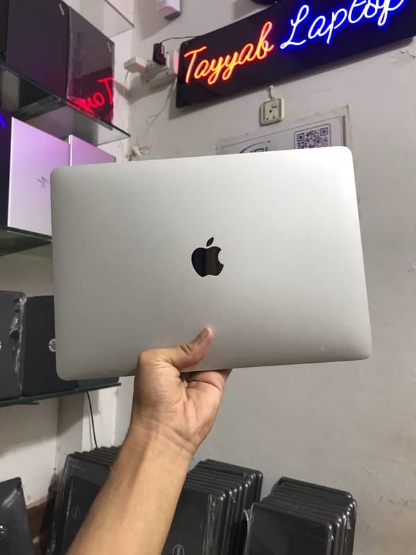 Macbook pro 2018 i5   16/256 13 inch Tayyab laptop 1