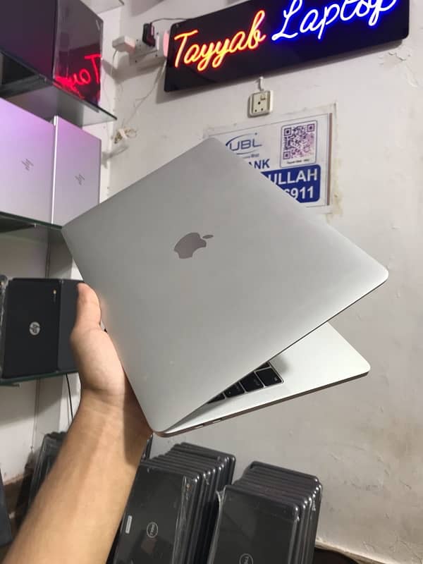 Macbook pro 2018 i5   16/256 13 inch Tayyab laptop 2