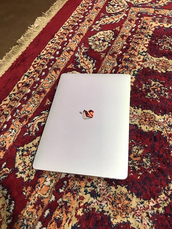 Macbook pro 2018 i5   16/256 13 inch Tayyab laptop 4