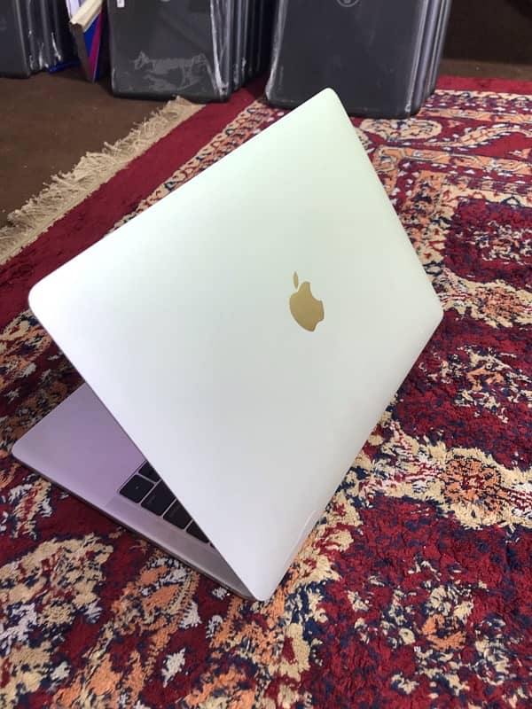 Macbook pro 2018 i5   16/256 13 inch Tayyab laptop 7