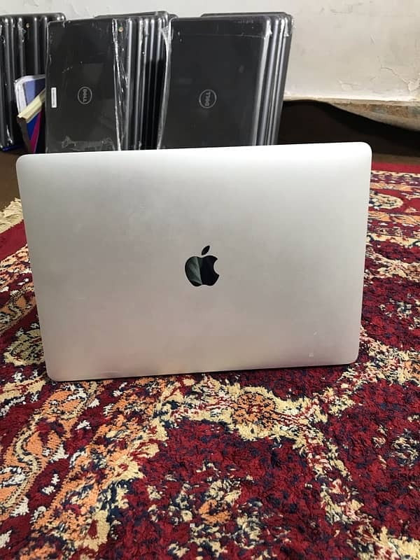 Macbook pro 2018 i5   16/256 13 inch Tayyab laptop 8