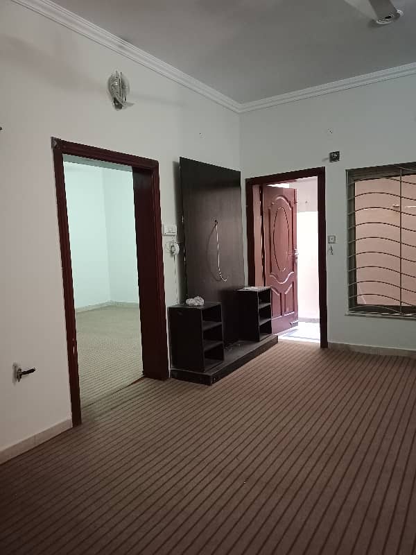 BEAUTIFUL LUXURY HOUSE FOR SALE IN ZEESHAN STREET NEAR COMMERCIAL MARKET 6