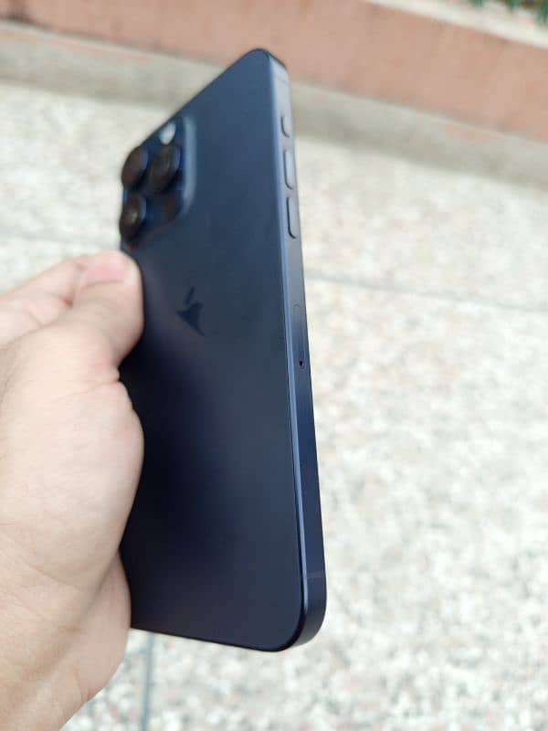 iPhone 15 Pro Max 512 GB 2