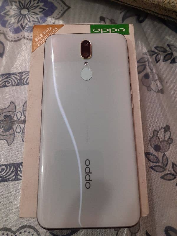 oppo f-11 Mobile 8/256 with box and charger 3