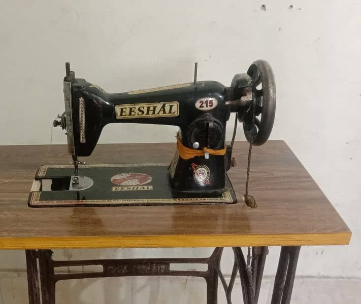 EESHAL 215 sewing machine 1