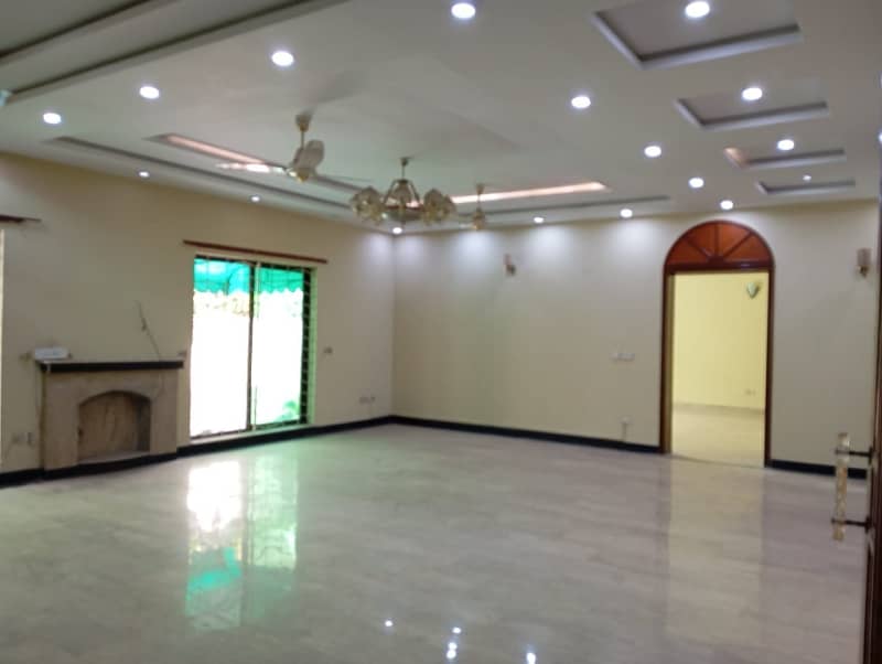 1 Kanal Hot Location House With 5 Beds Is Available For Rent In DHA Phase 4 ,Lahore 2