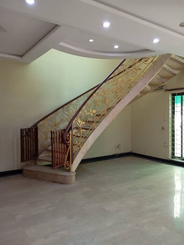 1 Kanal Hot Location House With 5 Beds Is Available For Rent In DHA Phase 4 ,Lahore 6