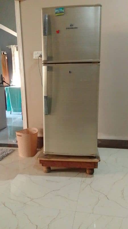 Dawlance Refrigerator Small (8 cubic feet) 0