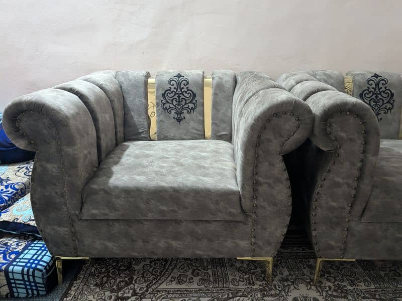 1 month use 5 sitter sofa for sell 0