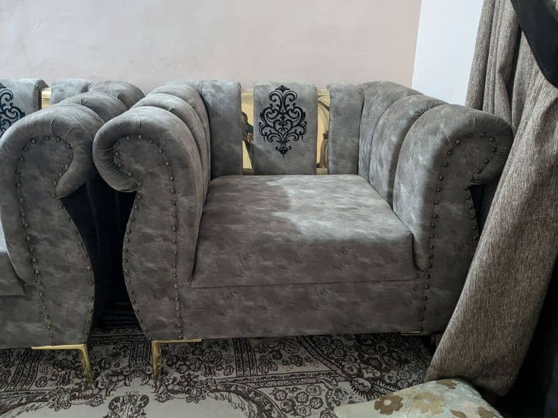 1 month use 5 sitter sofa for sell 1