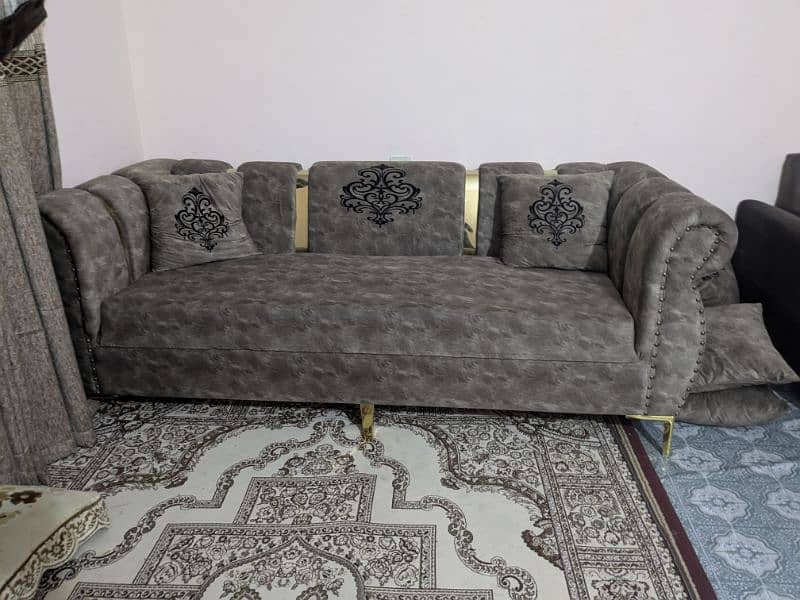 1 month use 5 sitter sofa for sell 2