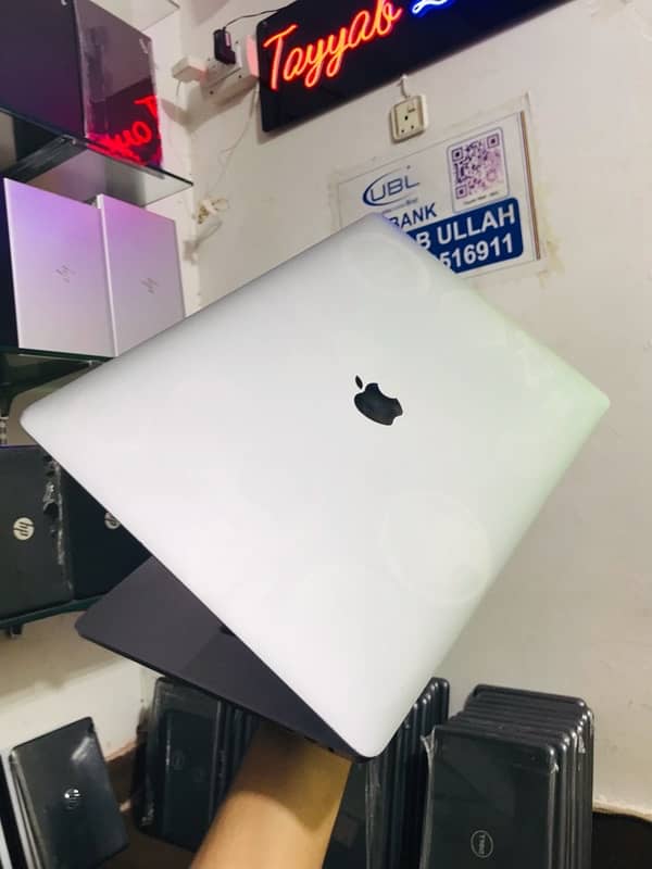 Macbook pro 2018 i7.16/512 13 inch Tayyab laptop 2