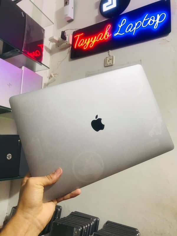 Macbook pro 2018 i7.16/512 13 inch Tayyab laptop 3