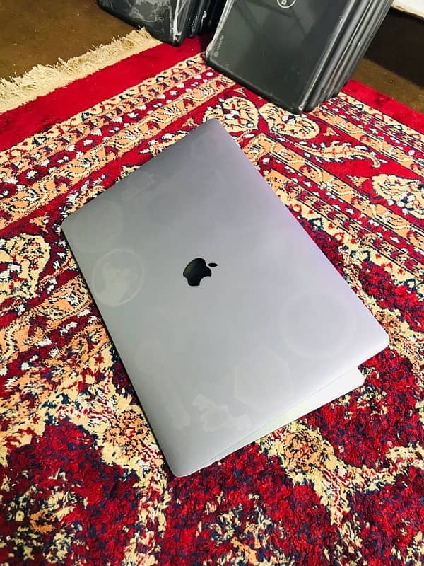 Macbook pro 2018 i7.16/512 13 inch Tayyab laptop 4