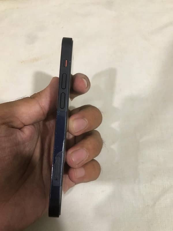 iphone 12 mini 4