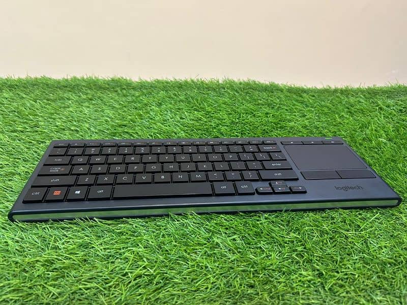 logitech k830 Bluetooth+ wireless keyboard backlight rechargable 2