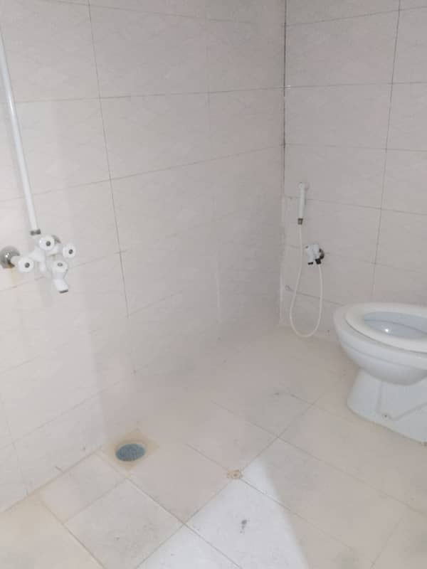 2 bed dd 1st floor portion for rent 2