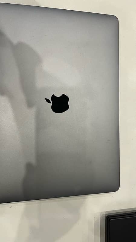 Macbook pro, 13-inch, M2, 2022 8/256 6