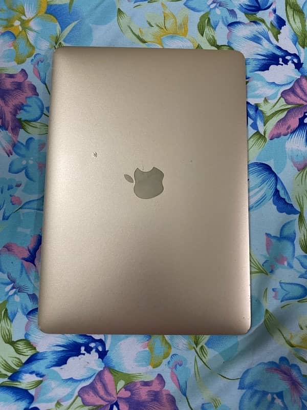 MacBook 8, 1 model Laptop Gold colour 12 inches slightly used macOS 3